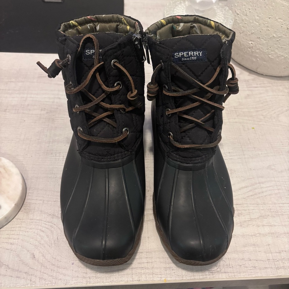 Sperry Saltwater Black Quilted Nylon Lace up BOOTS